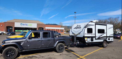 What Is the Towing Capacity of a Jeep Gladiator? Limits, Verification, and Real-World Suitability